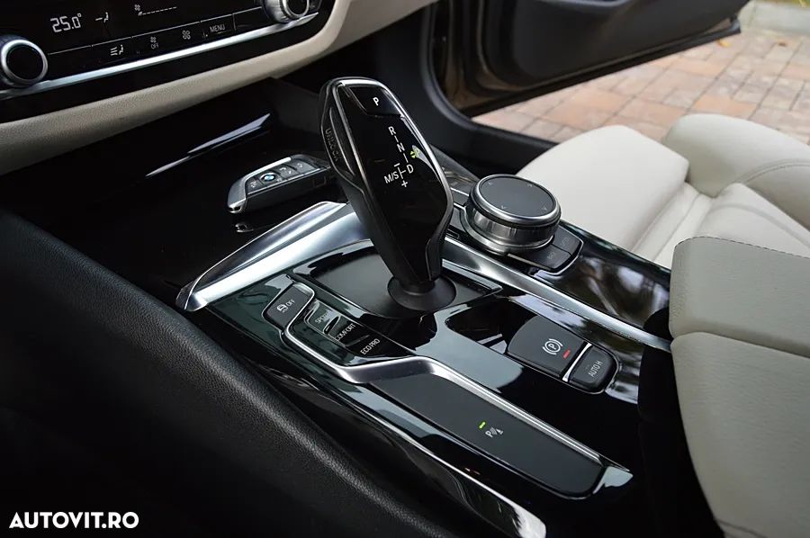 BMW Seria 5 520d Aut. Sport Line - 24