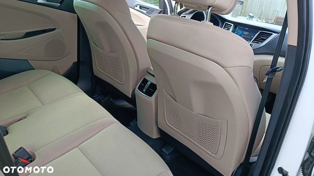 Hyundai Tucson 1.7 CRDI BlueDrive Style 2WD - 27