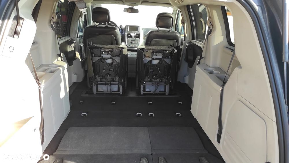 Chrysler Town & Country 3.6 Touring - 14