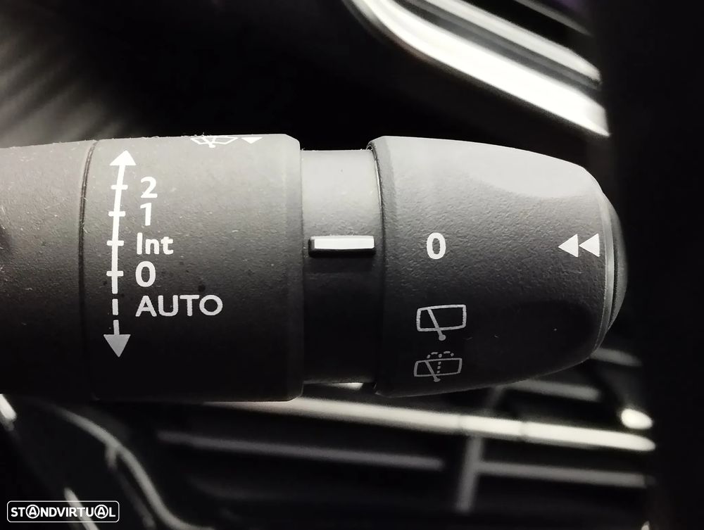 Peugeot 2008 1.2 PureTech Allure - 24