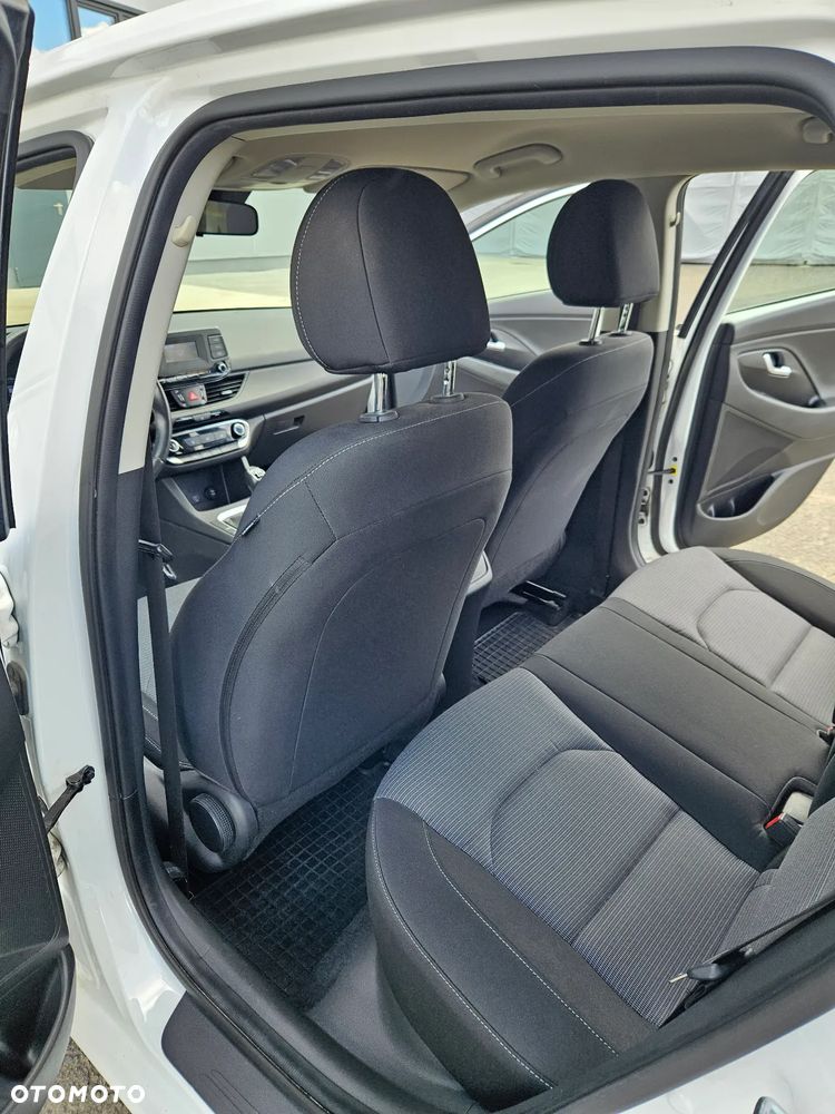 Hyundai i30 1.6 D Classic + - 15