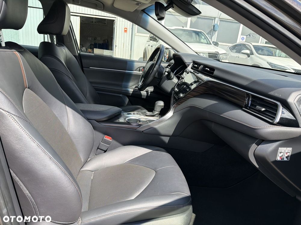 Toyota Camry 2.5 Hybrid Executive CVT - 8