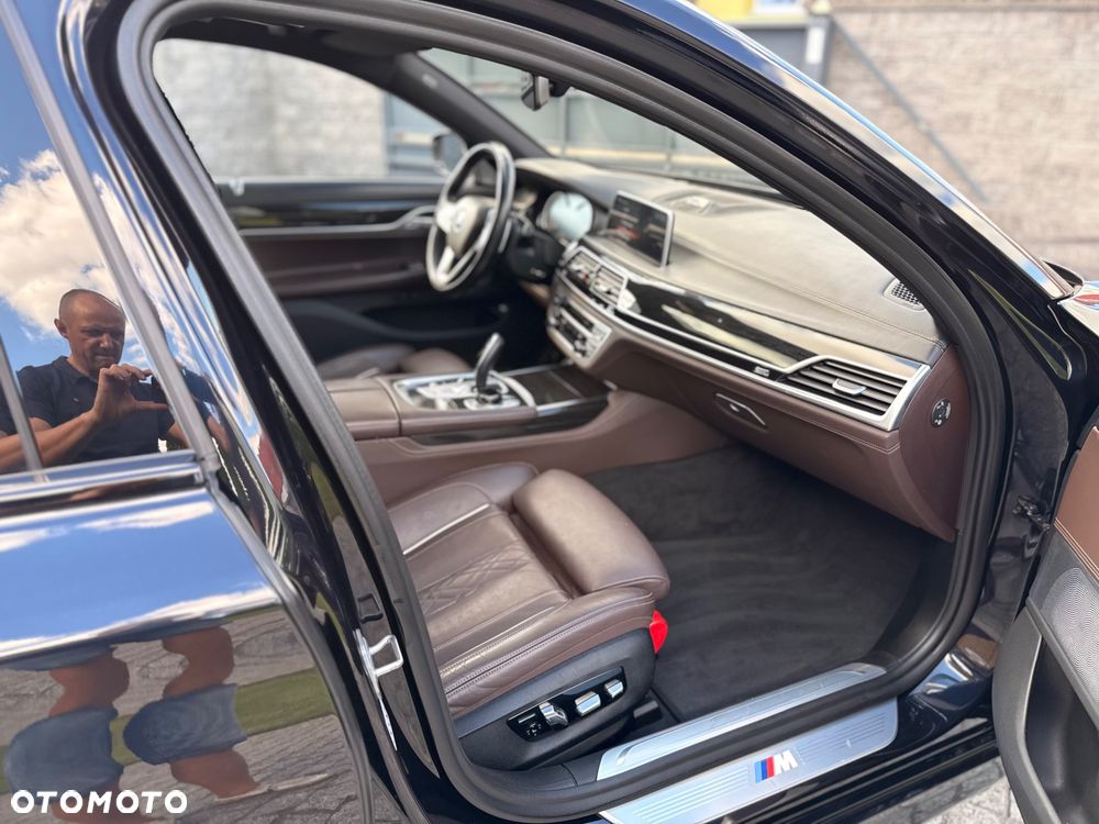 BMW Seria 7 750Li - 10