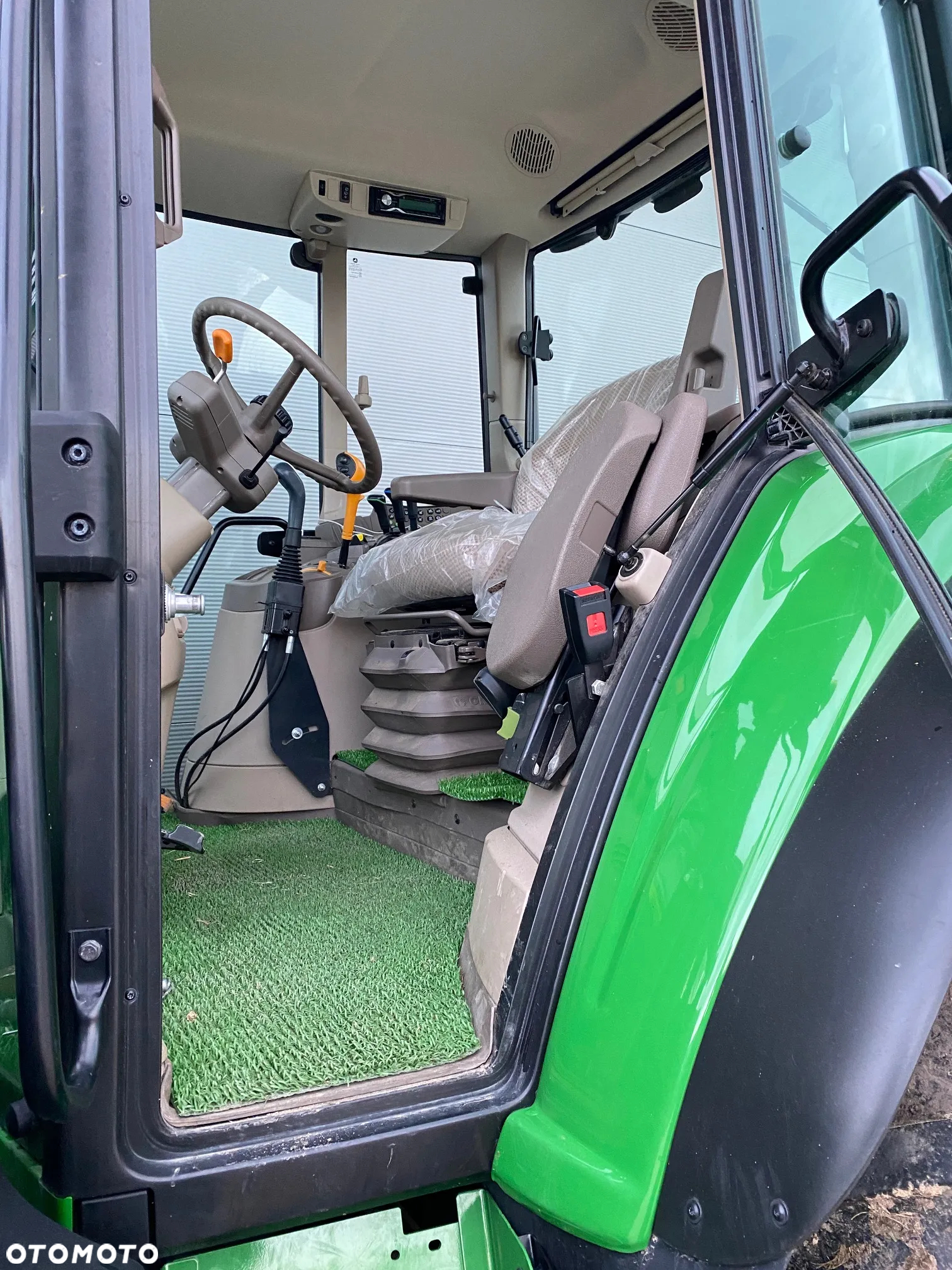 John Deere 6090M - 7