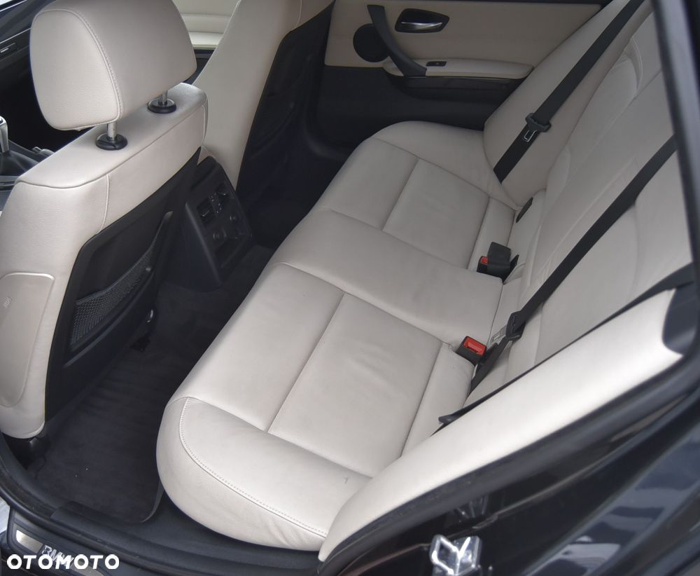 BMW Seria 3 325i xDrive Edition Exclusive - 19