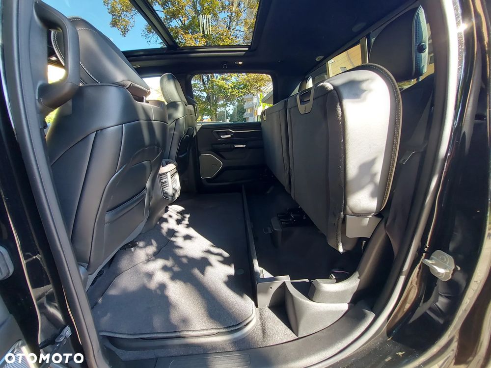 RAM 1500 Laramie Night Premium - 28