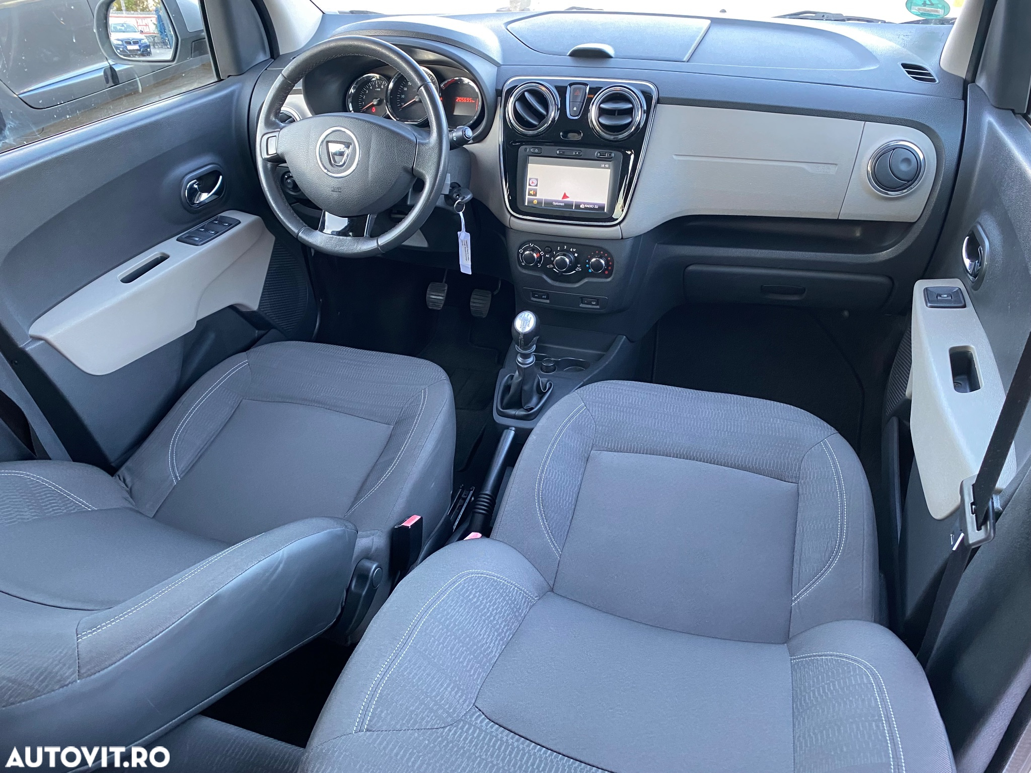 Dacia Lodgy 1.5 dCi 109 CP Laureate - 4