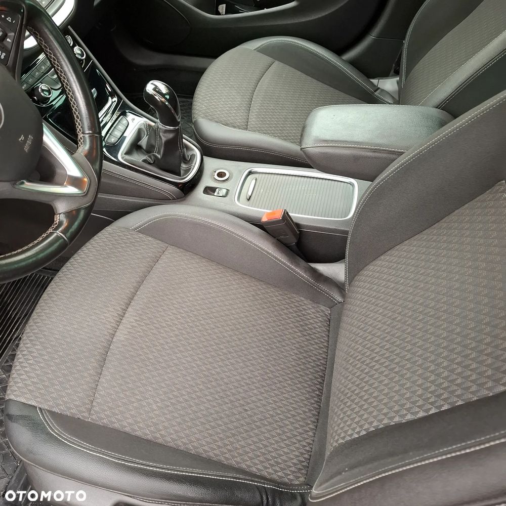 Opel Astra 1.6 CDTI Dynamic S&S - 19