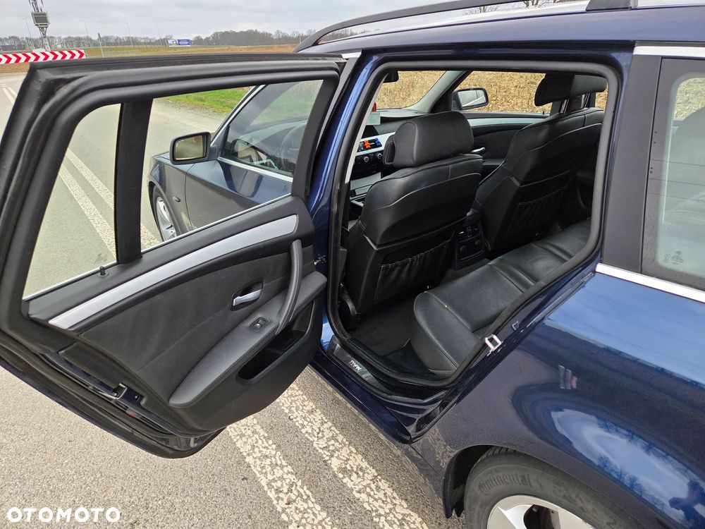 BMW Seria 5 525d - 11