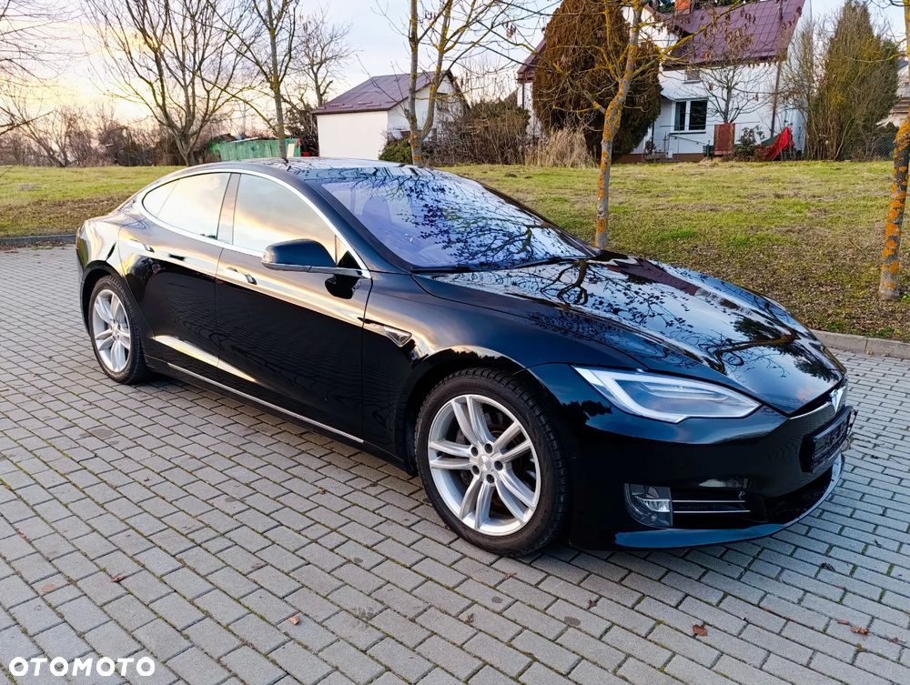 Tesla Model S - 25