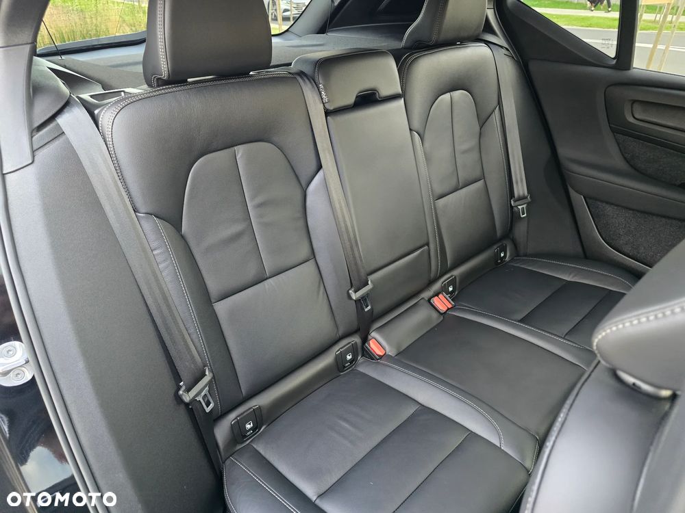 Volvo XC 40 B4 B DKG Plus Dark - 32