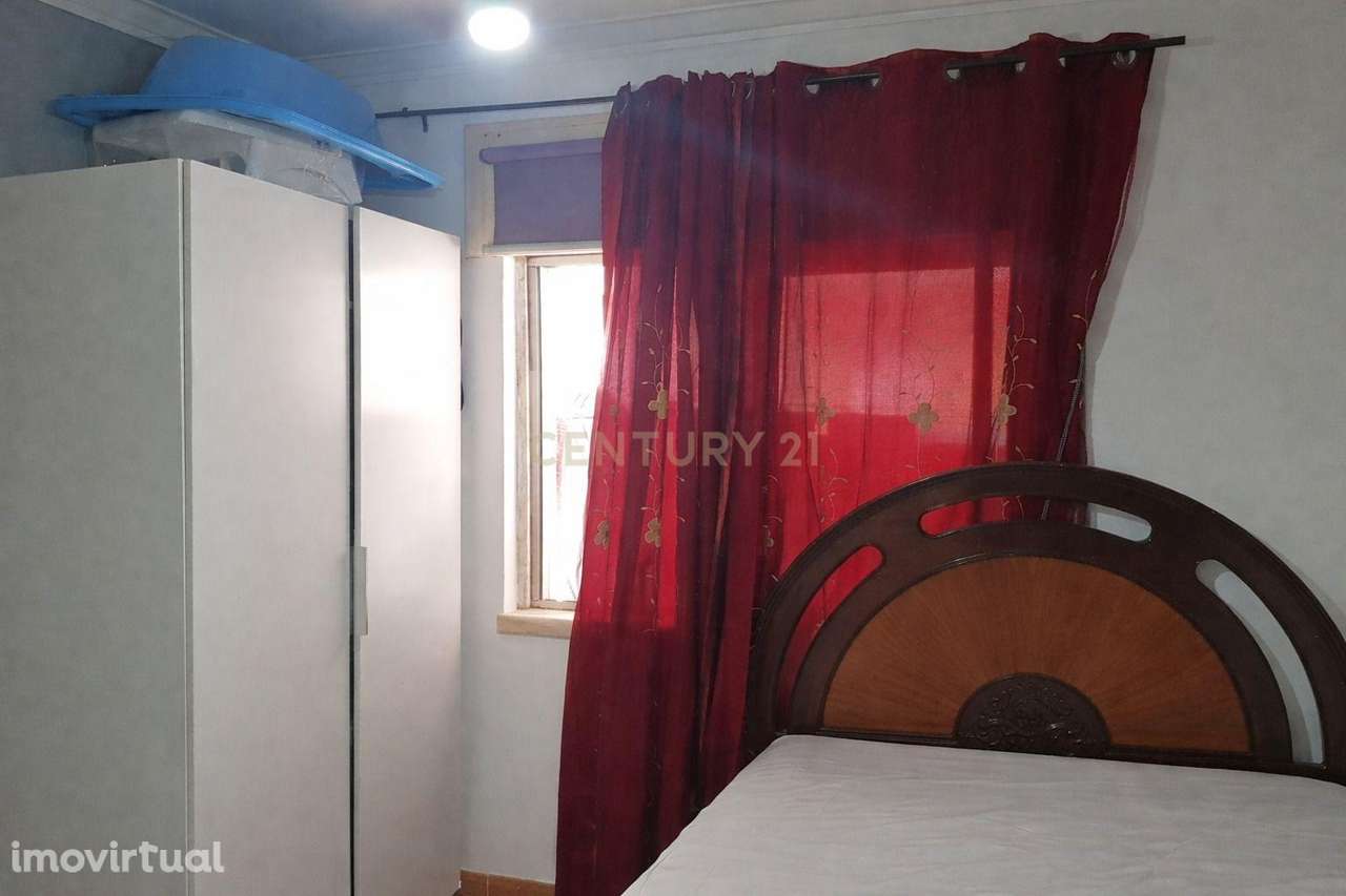 Apartamento T1 com 124m2 transformado em T4 com inquilino - Grande imagem: 4/11