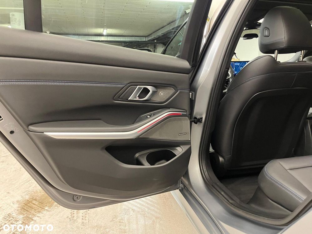 BMW Seria 3 320d xDrive mHEV M Sport sport - 33