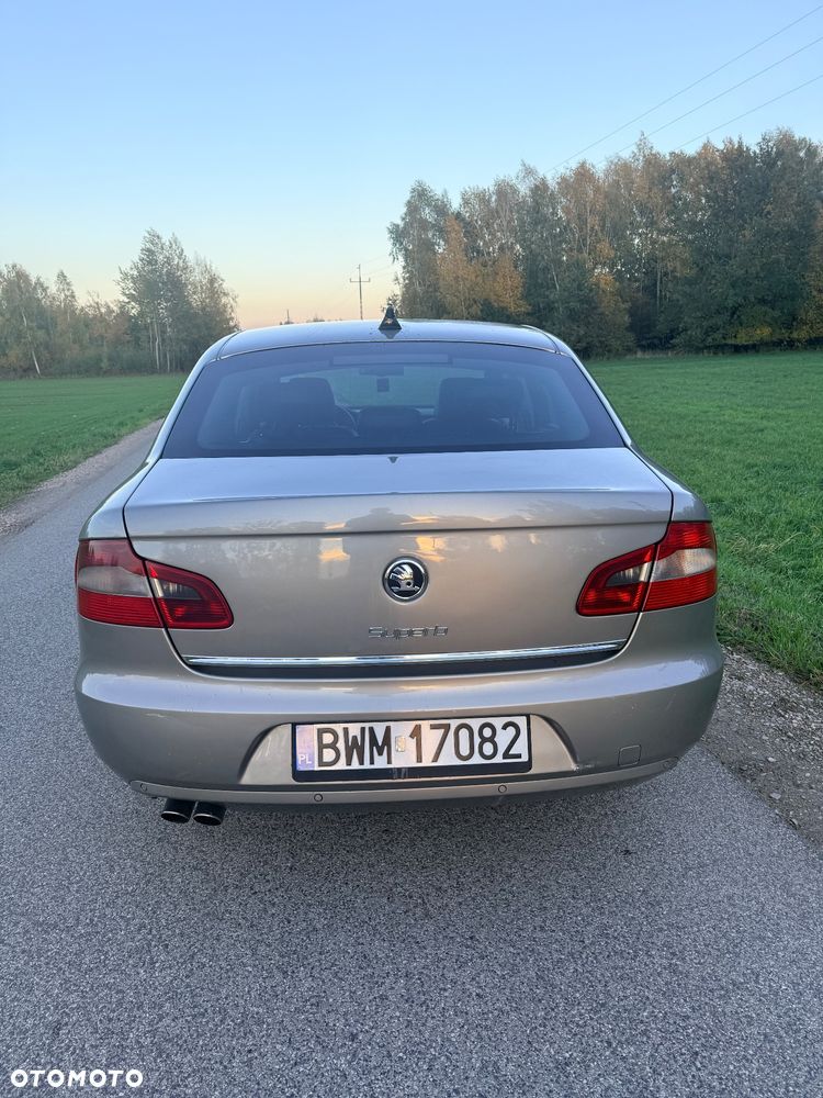 Skoda Superb 2009 photo 4
