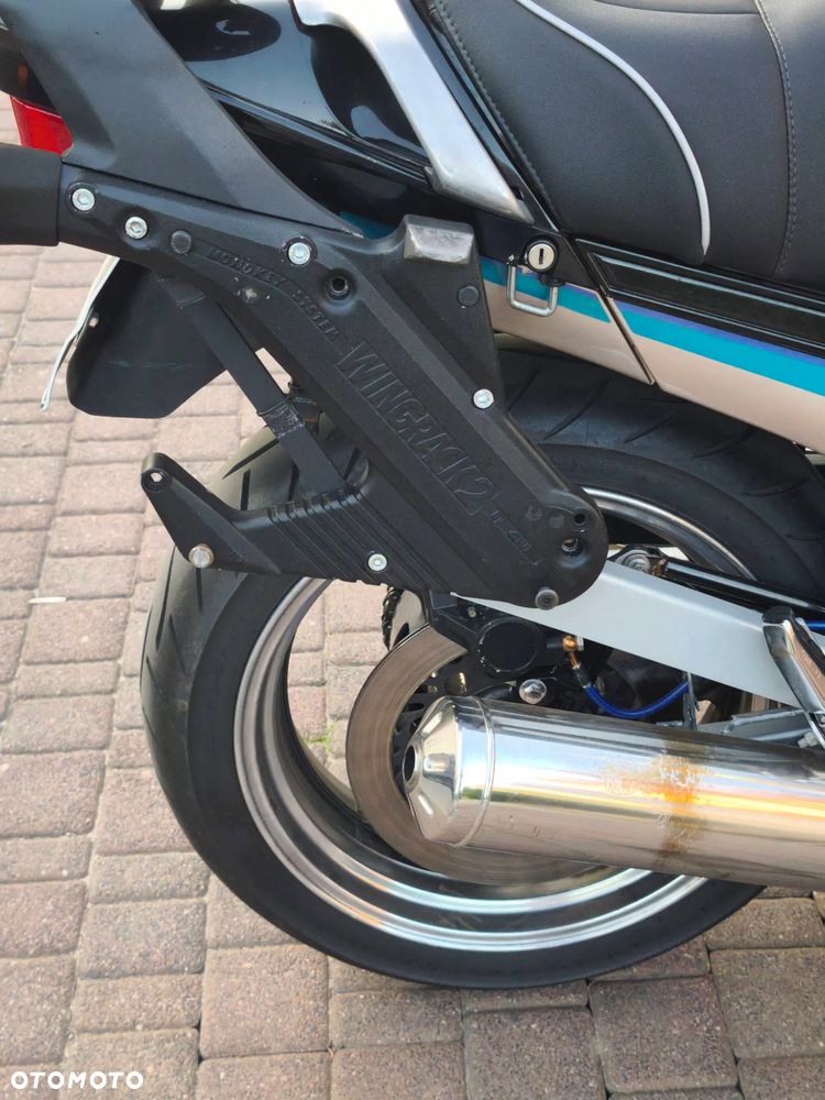 Yamaha FJ - 24