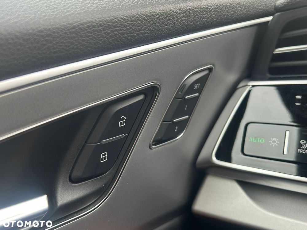 Audi Q8 55 TFSI mHEV Quattro Tiptronic - 25