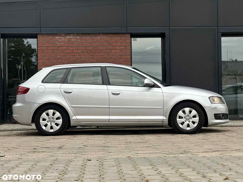 Audi A3 Sportback 1.6 TDI DPF Ambiente - 2
