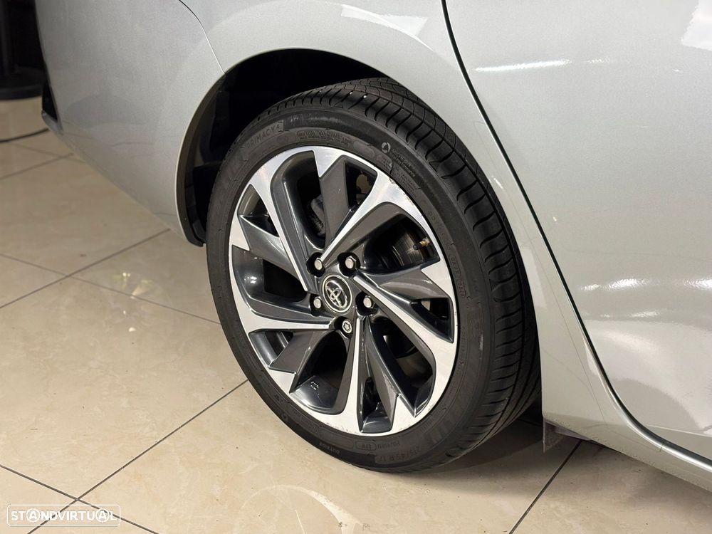 Toyota Auris Touring Sports - 2