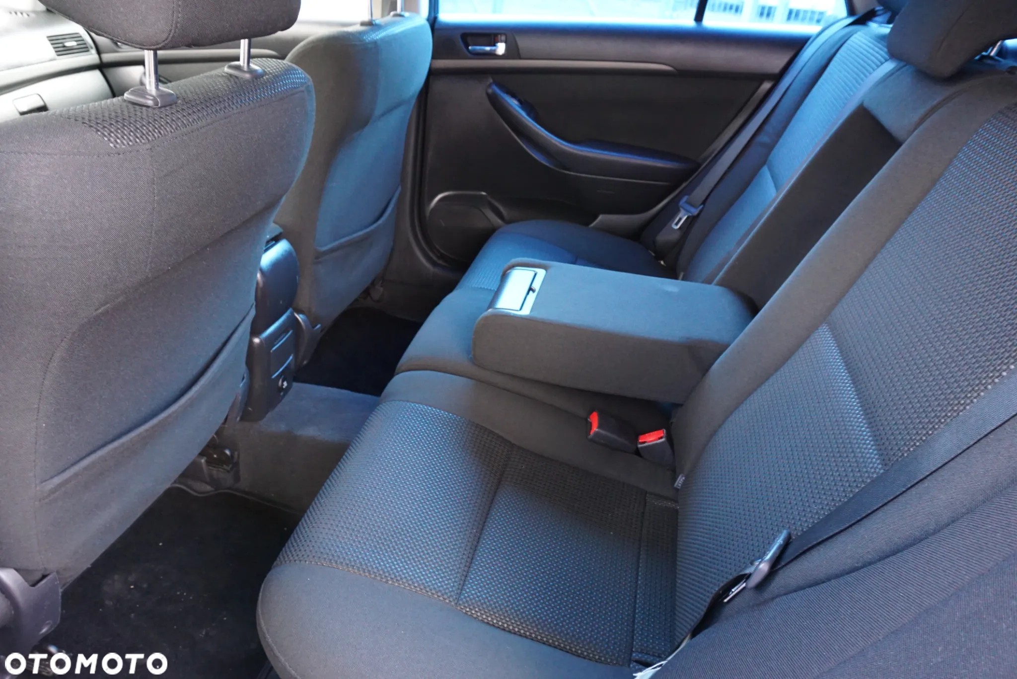 Toyota Avensis 2.2 D-4D Sol - 10