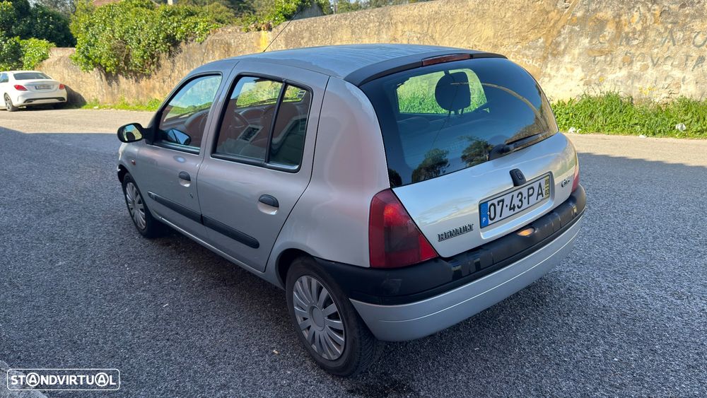 Renault Clio 1.9 DTi RXE - 7