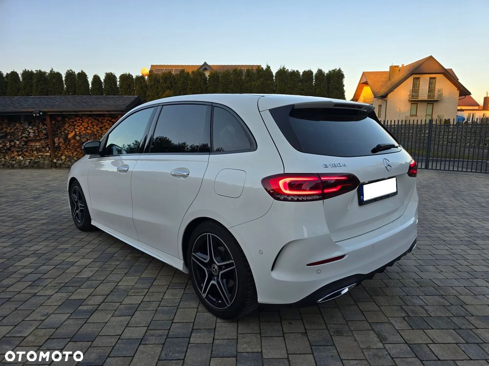 Mercedes-Benz Klasa B 180 d AMG Line 7G-DCT - 3