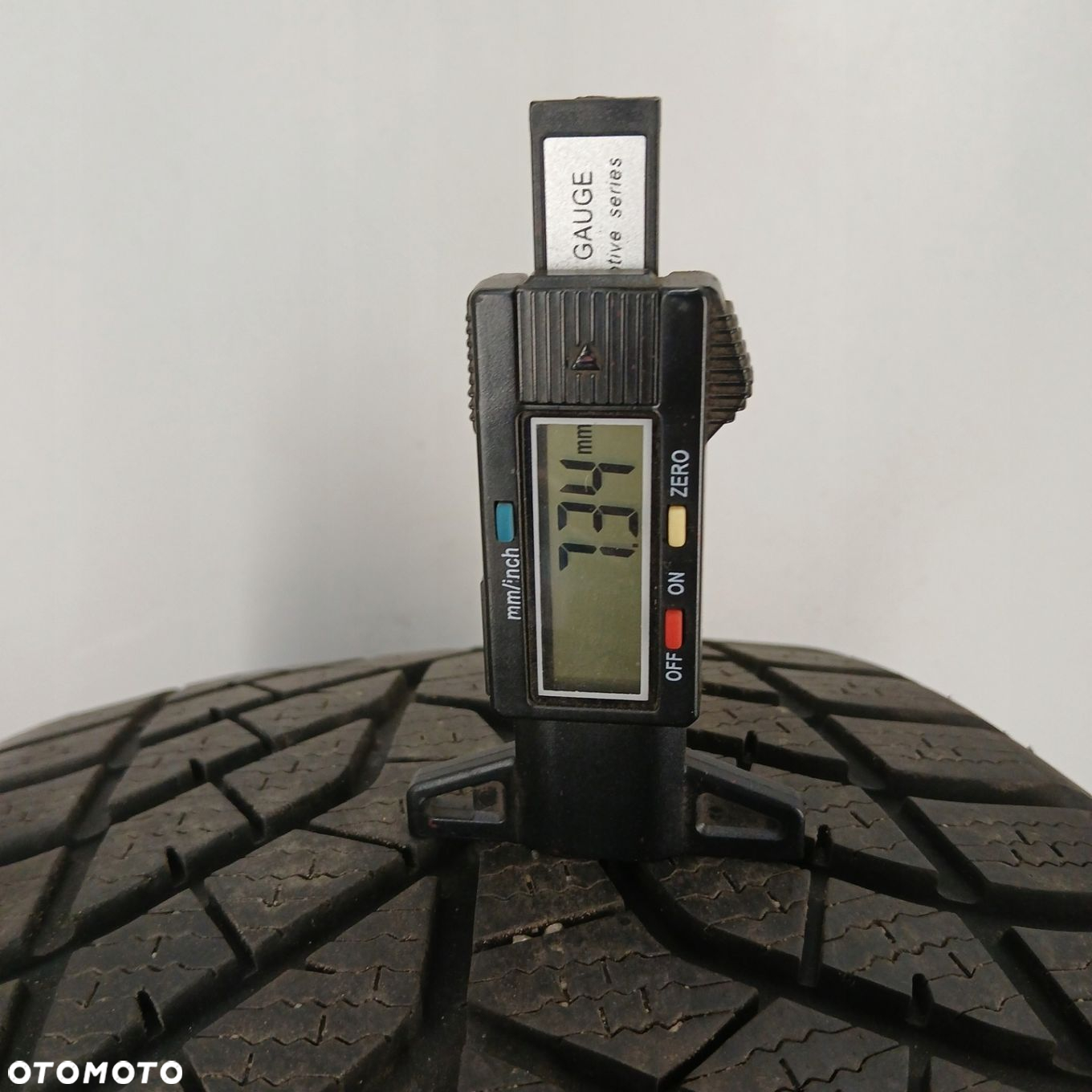 235/35R19 91W Yokohama BluEarth Winter V905 7mm 2022r 85253 - 3