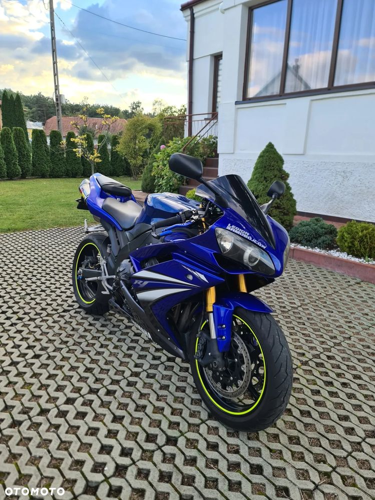 Yamaha R1 - 1