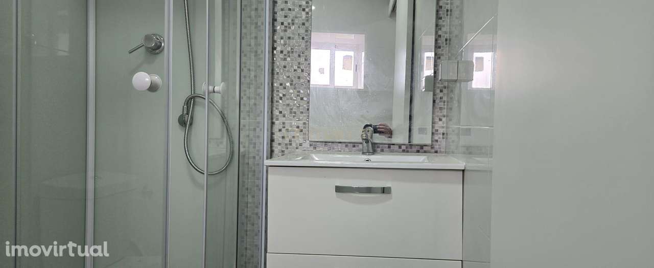 Moradia terrea e germinada T2+1 totalmente remodelada no centro de Sac - Grande imagem: 4/6