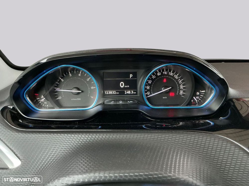 Peugeot 2008 1.2 PureTech Allure EAT6 - 6