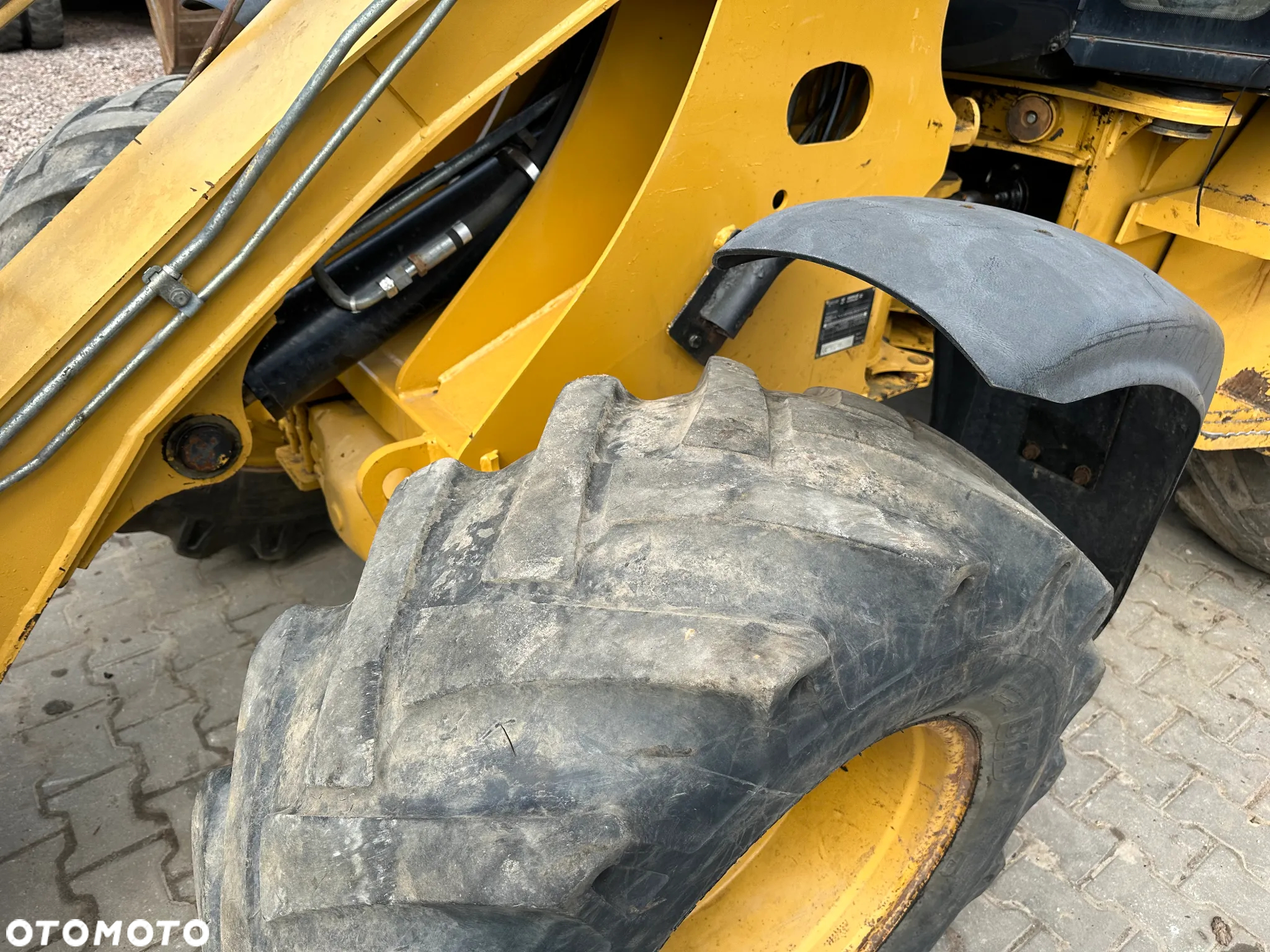 Caterpillar CAT 908 - 11