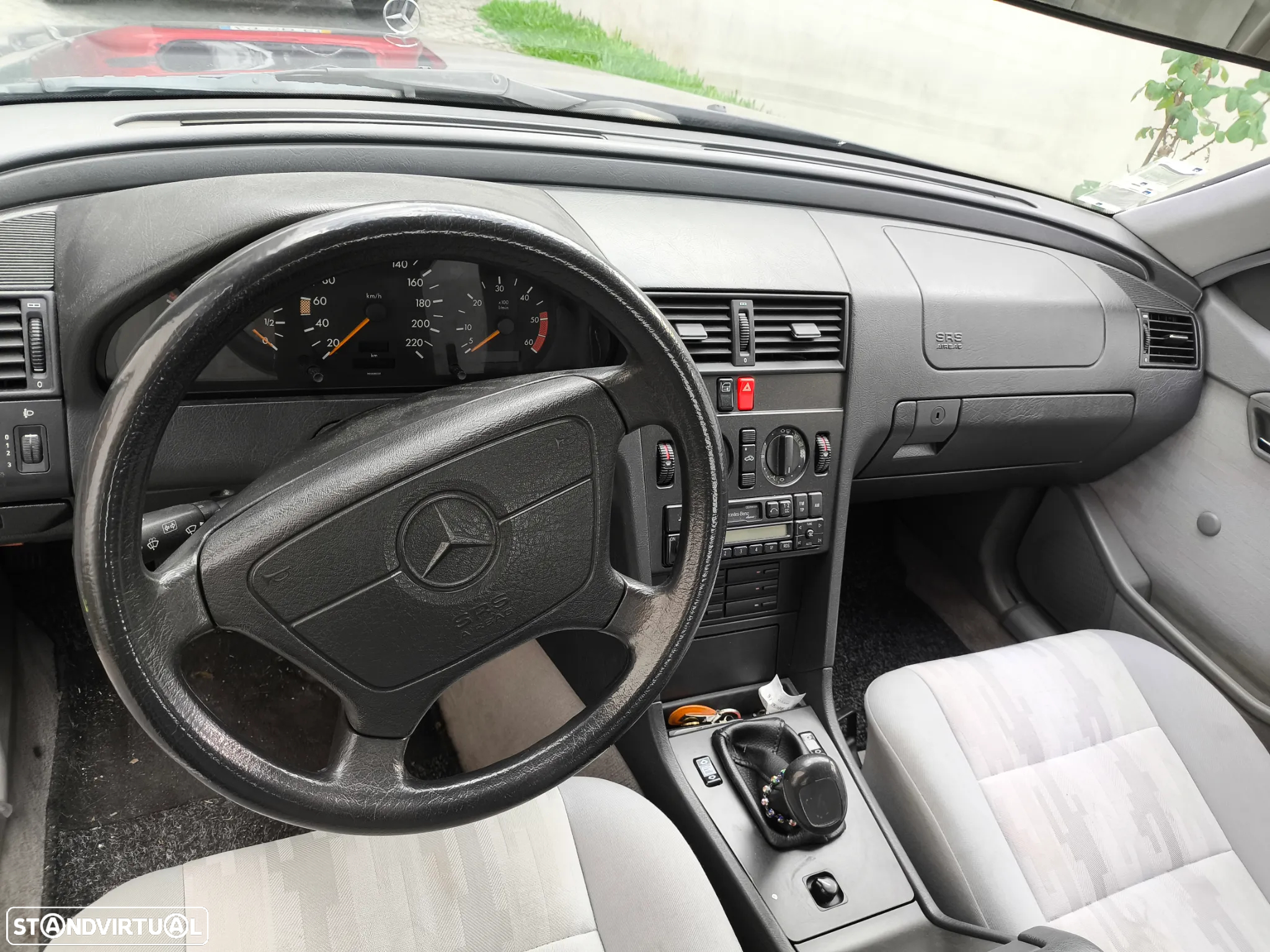 Mercedes-Benz 200 D - 6