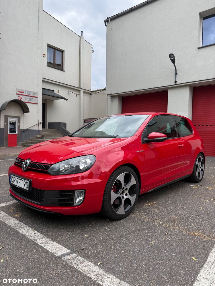 Volkswagen Golf - 1