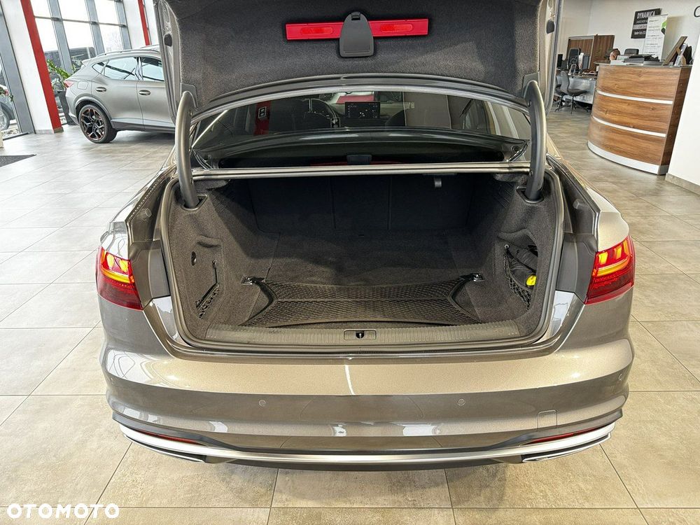 Audi A4 Limousine - 13