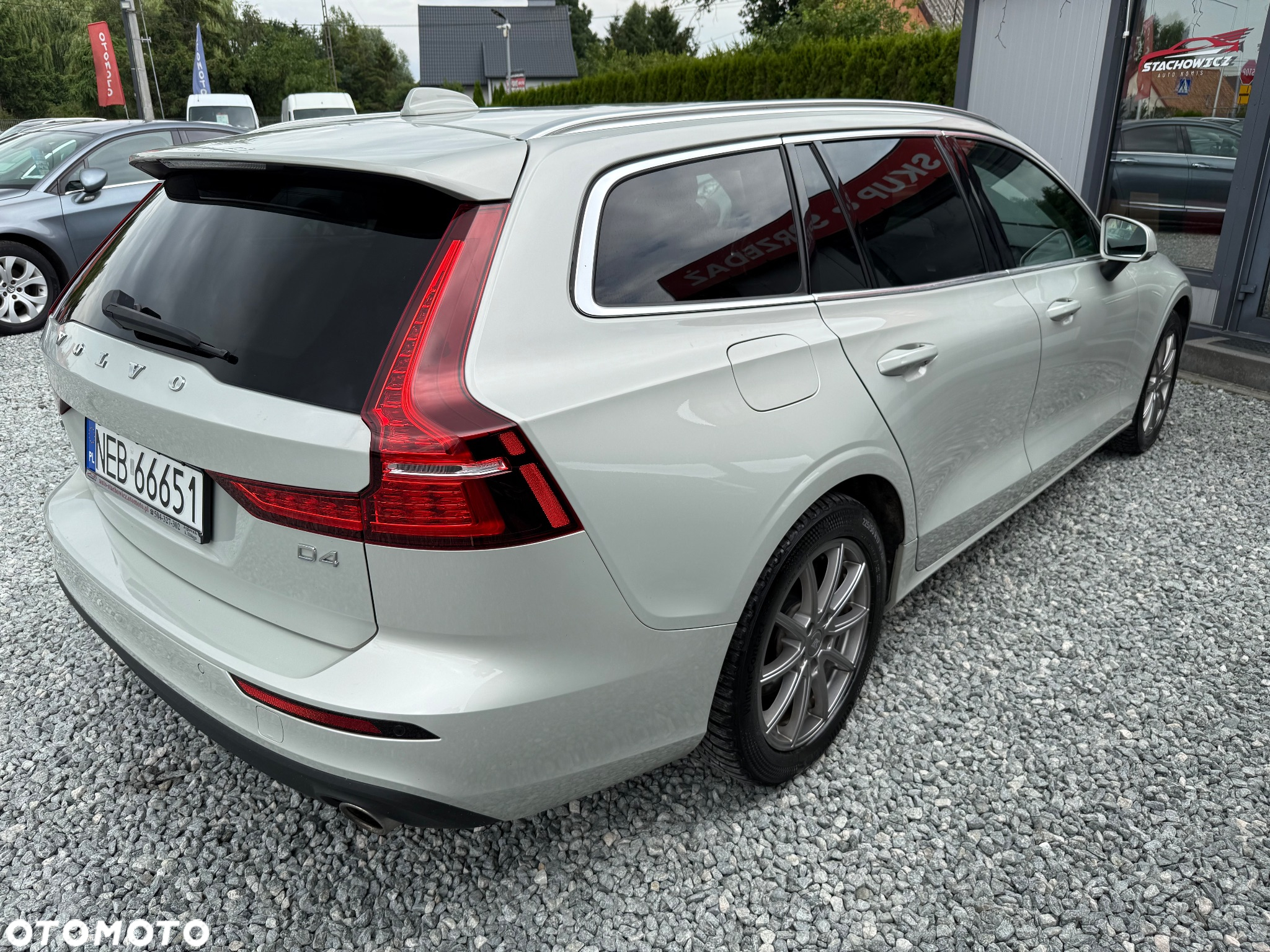 Volvo V60 D4 AWD Momentum Pro - 24