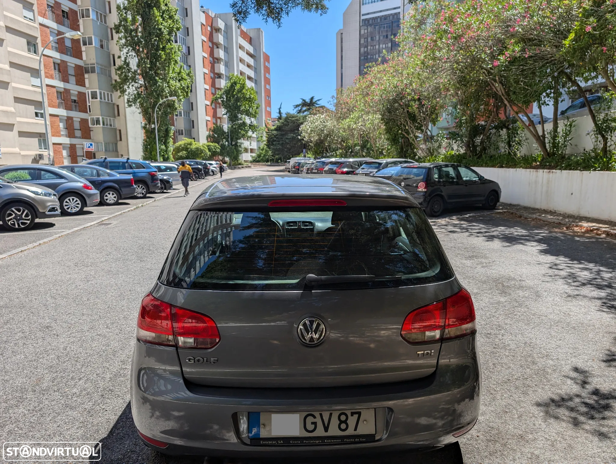 VW Golf 2.0 TDi Confortline - 4