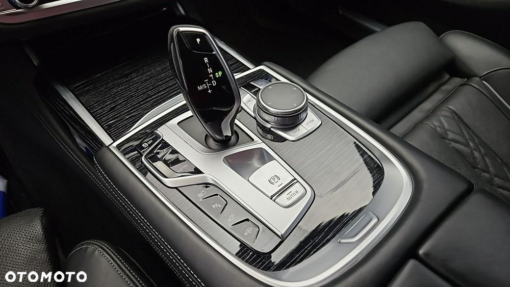 BMW Seria 7 - 21