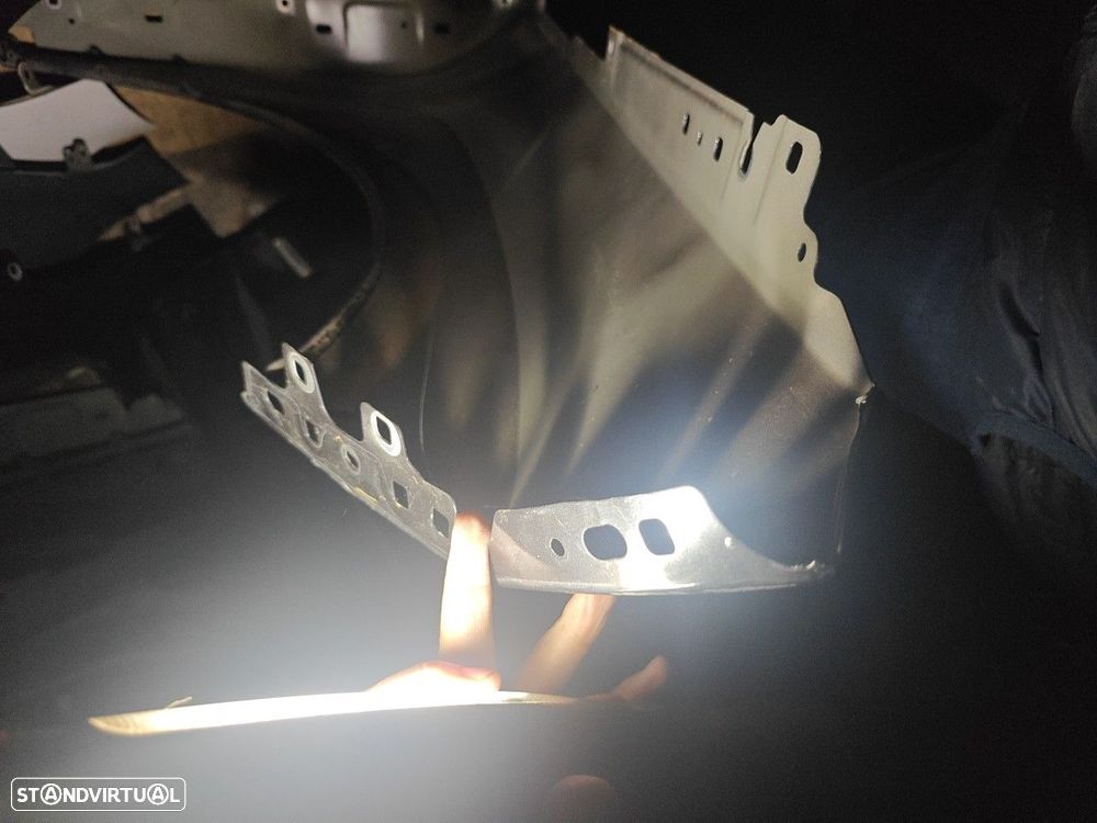 Guarda Lamas Frente Esquerdo Bmw Ix I20 - 10