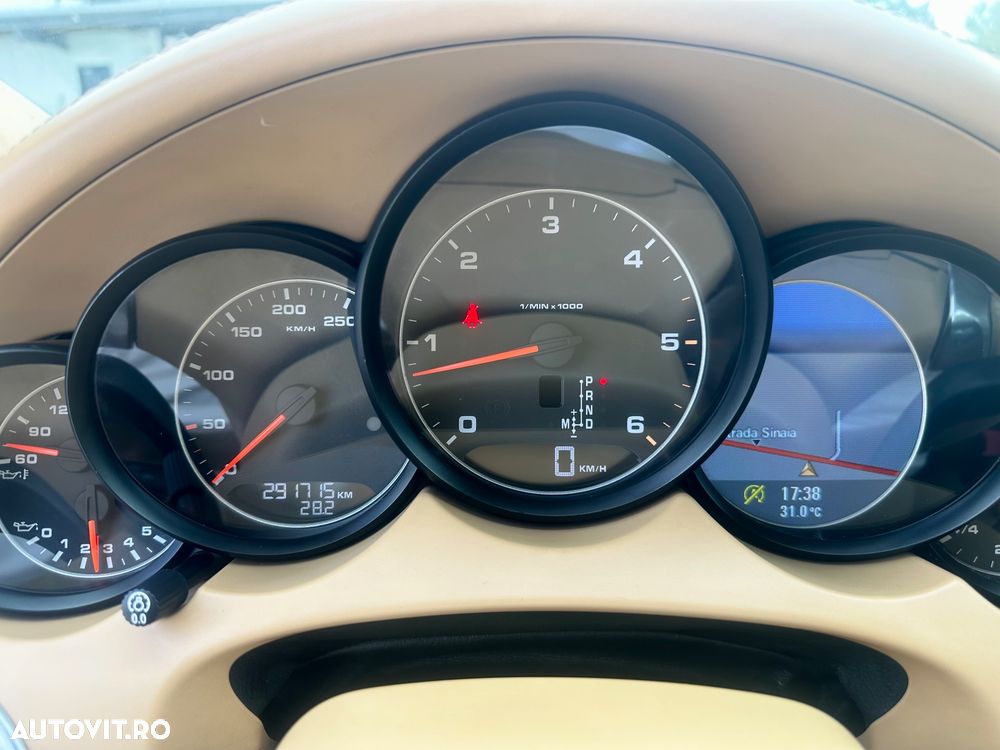 Porsche Cayenne - 11