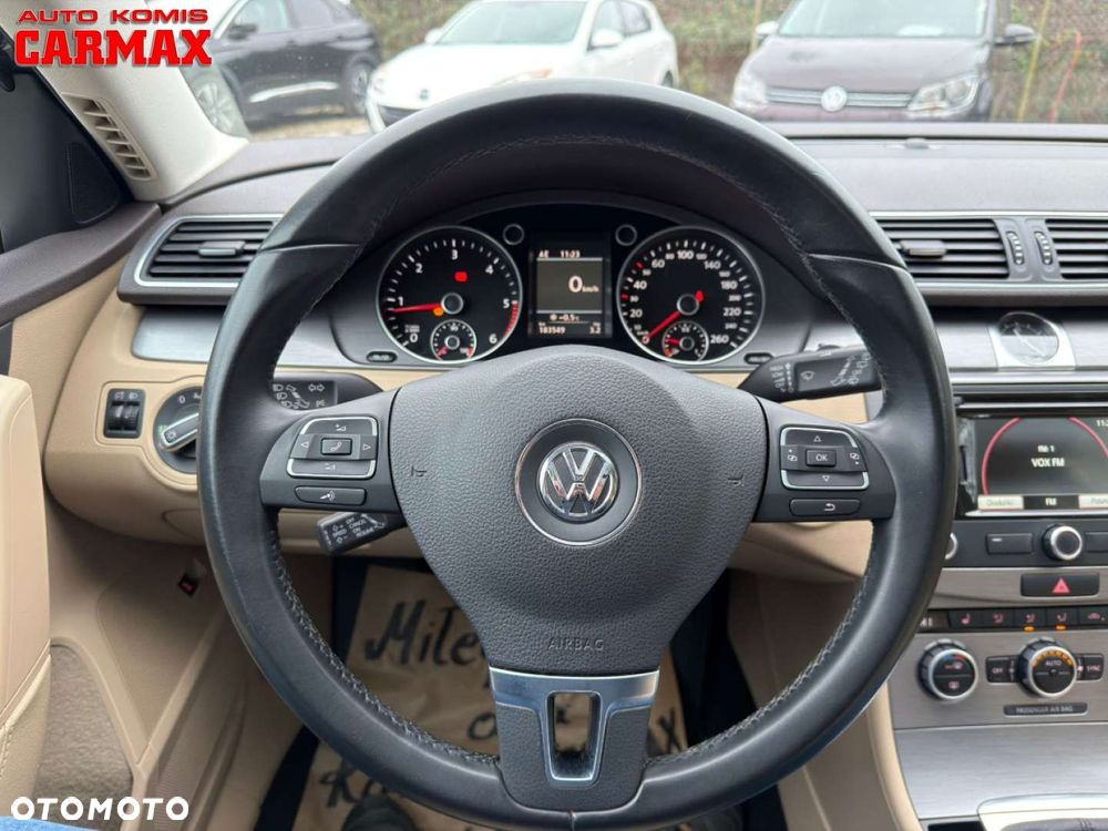 Volkswagen Passat - 25