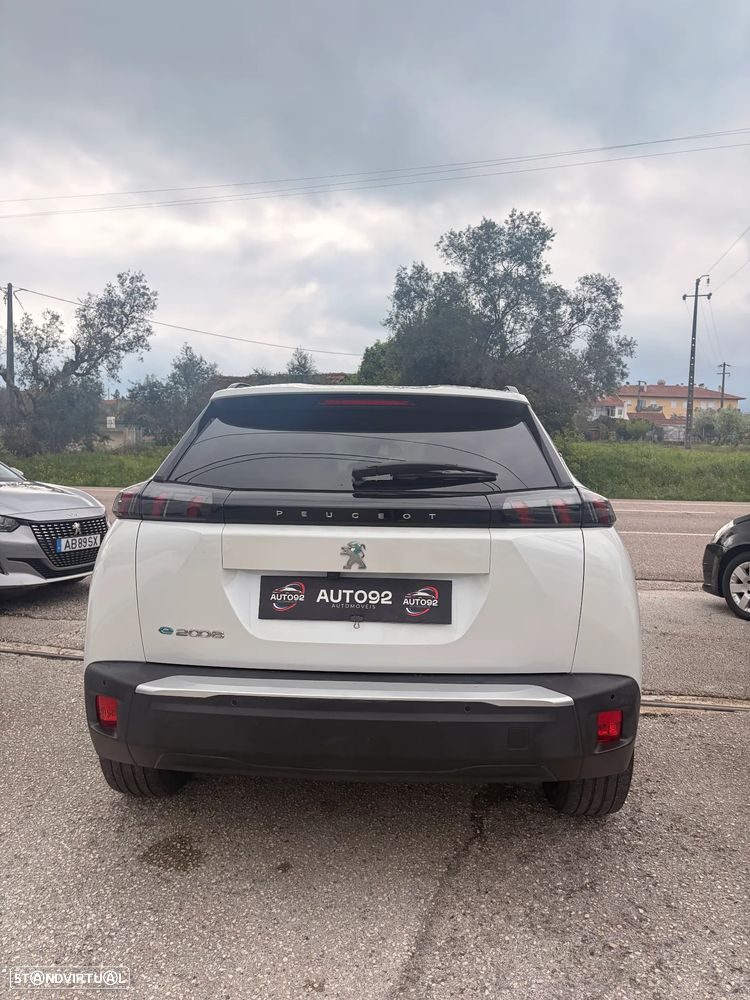 Peugeot e-2008 Allure - 4