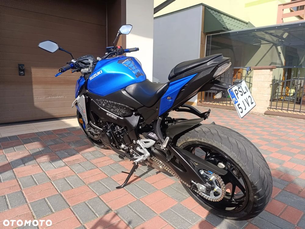 Suzuki GSX - 19