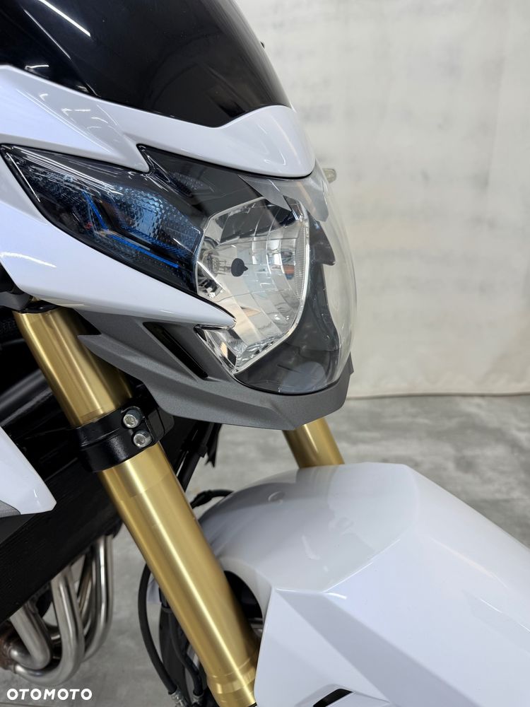 Suzuki GSR - 19