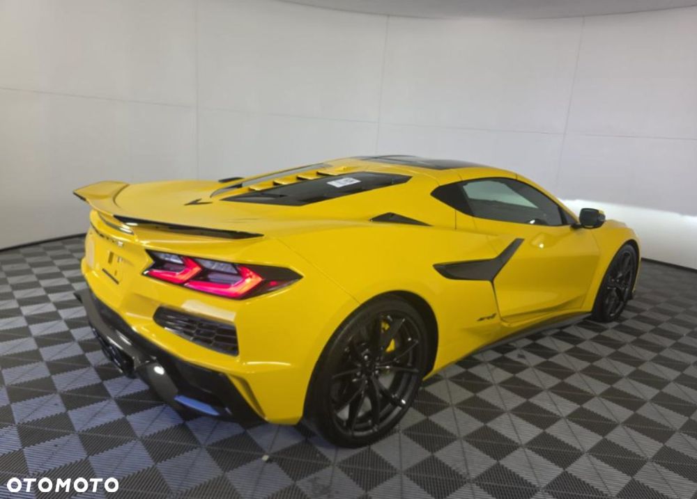 Chevrolet Corvette - 4