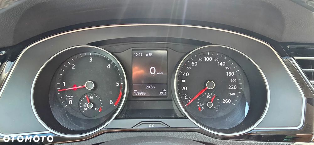 Volkswagen Passat 2.0 TDI (BlueMotion Technology) Highline - 24