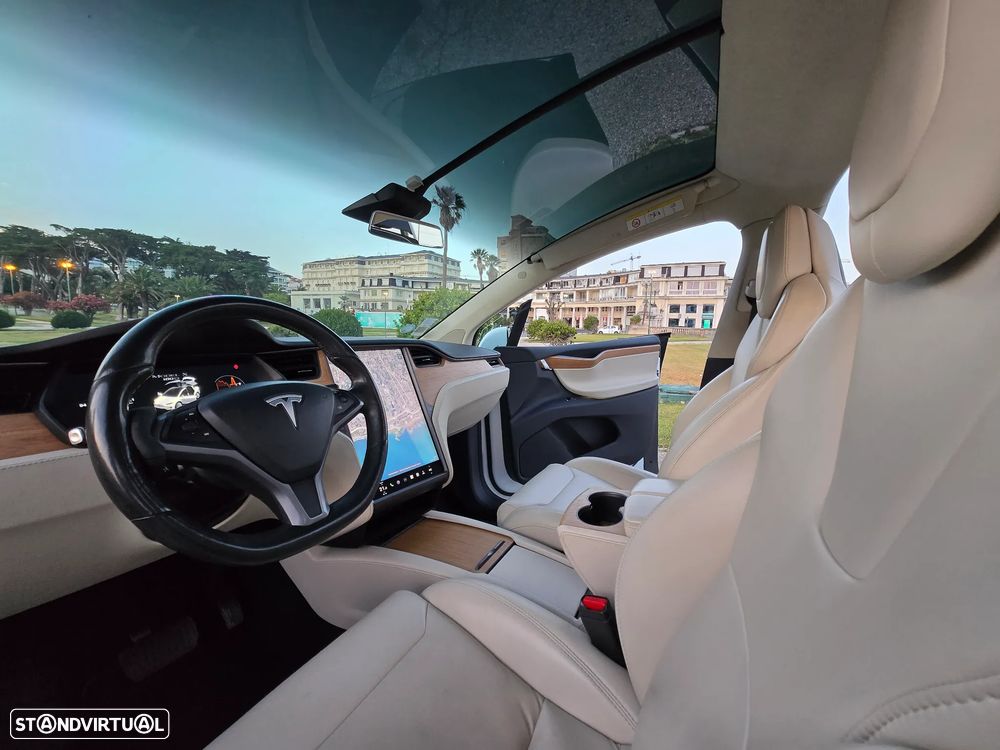 Tesla Model X 100D - 21