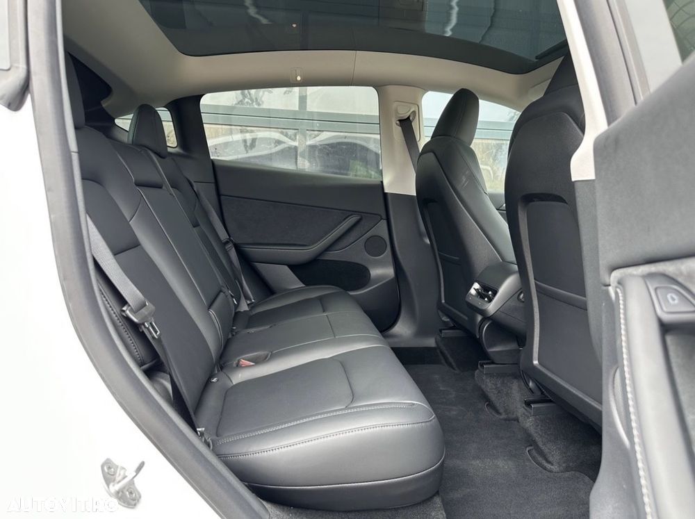 Tesla Model Y - 6