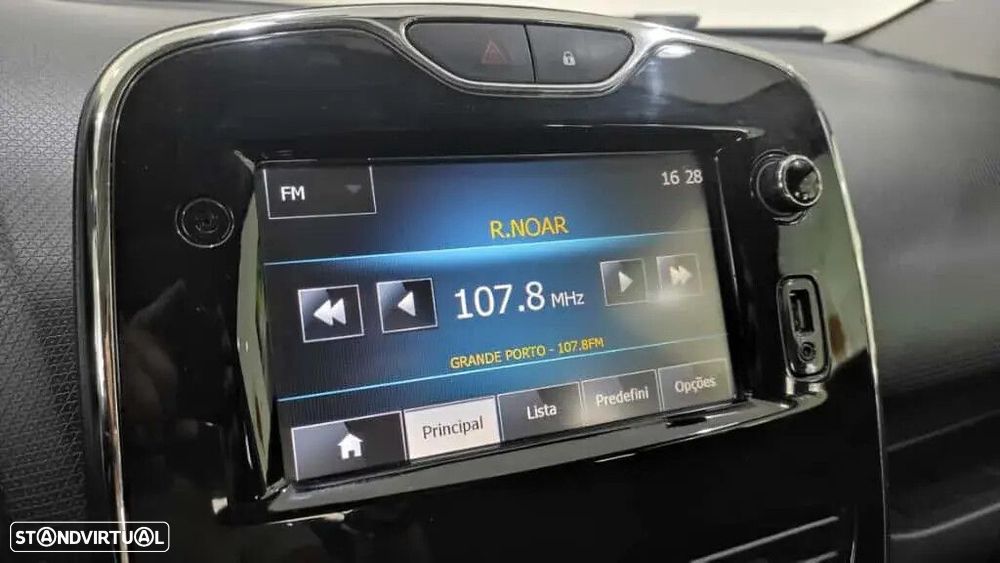 Renault Clio Sport Tourer - 32