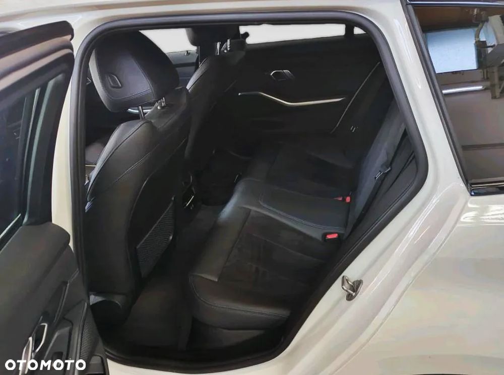BMW Seria 3 320e PHEV M Sport - 6