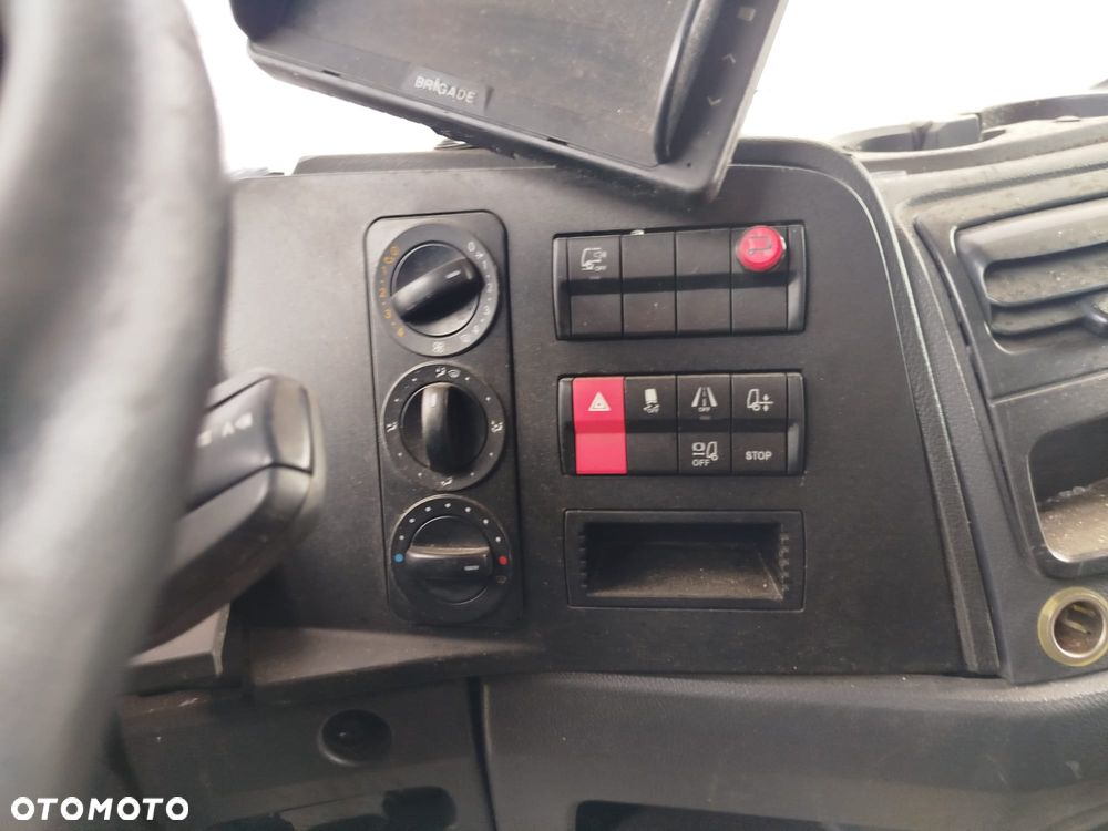 Mercedes-Benz 1222L - 9
