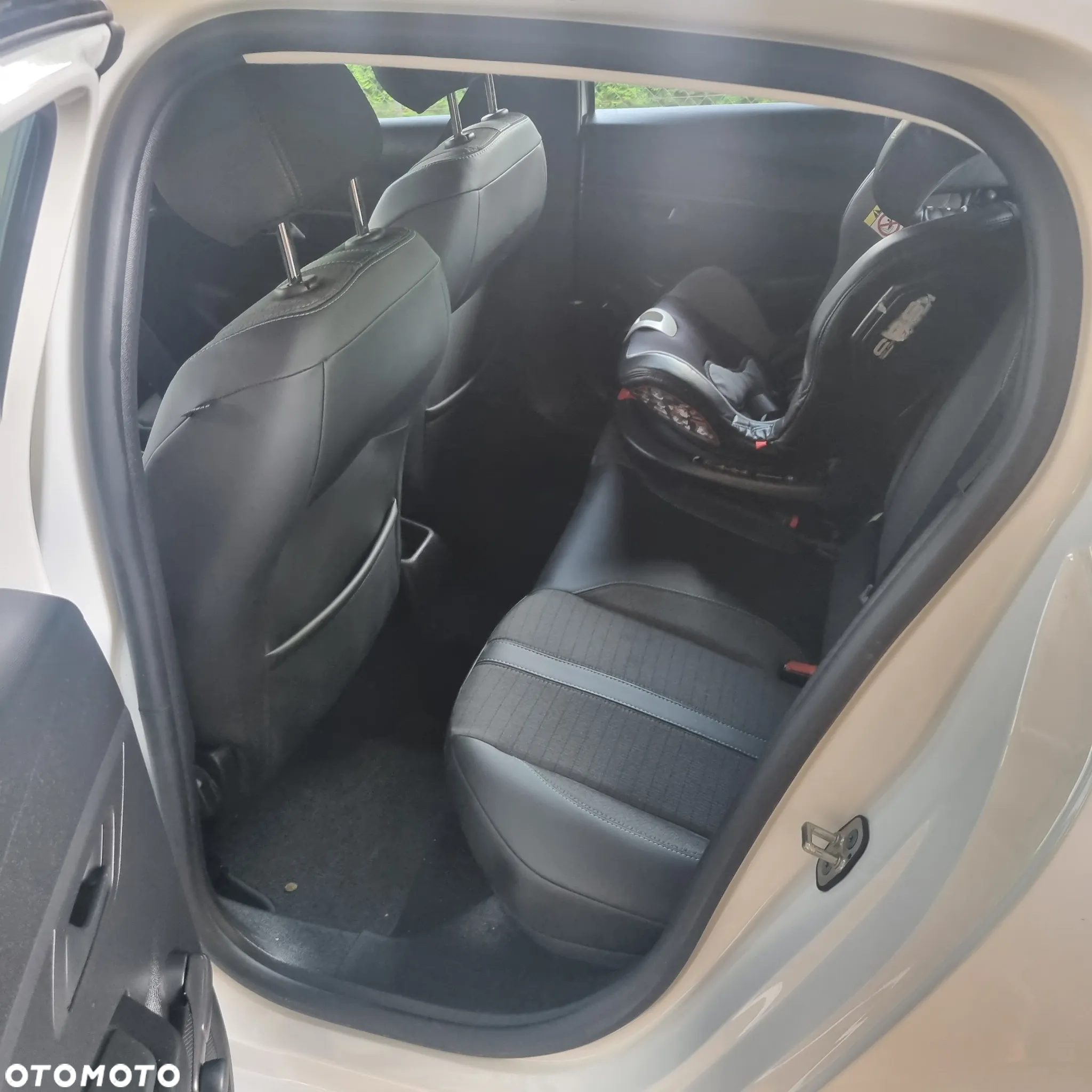 Peugeot 208 - 10